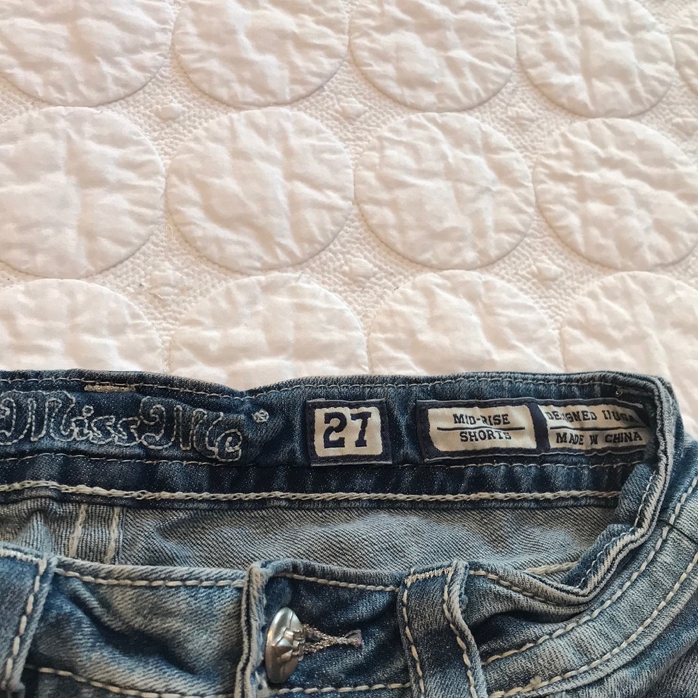 {Miss Me} Destroyed Light Wash Denim Shorts 27 - Picture 4 of 8